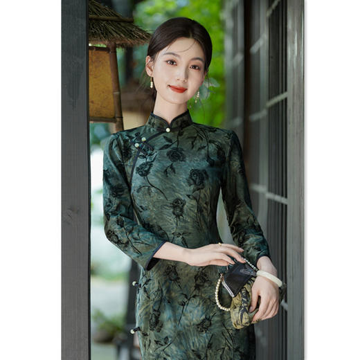 GX牛奶丝植绒长款七分袖旗袍2025秋季新款复古中国风旗袍 商品图3