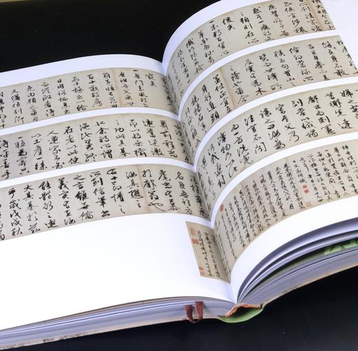 《明四大家特展：文徵明》，吴诵芬、童文娥等编着，16开软精装380页，全彩精印，2014年10月初版，2024年4月校订重印。早鸟价398。
  商品图11