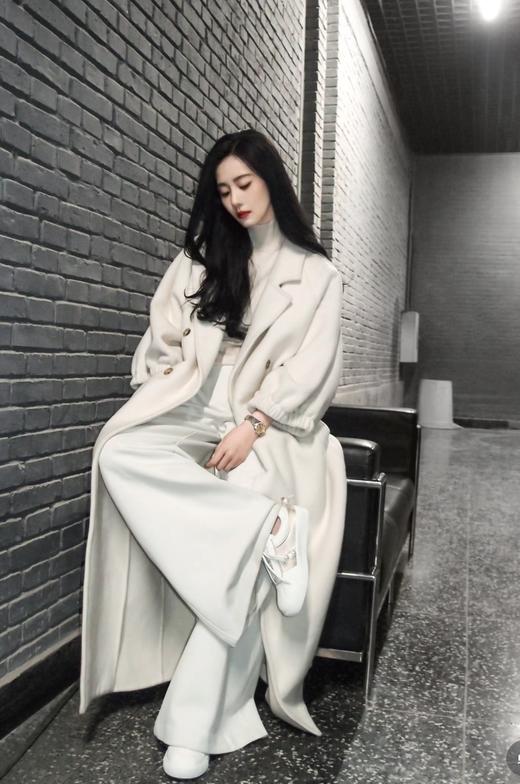 MaxMara  泡泡袖简约翻领纯色大衣（HY） 商品图4