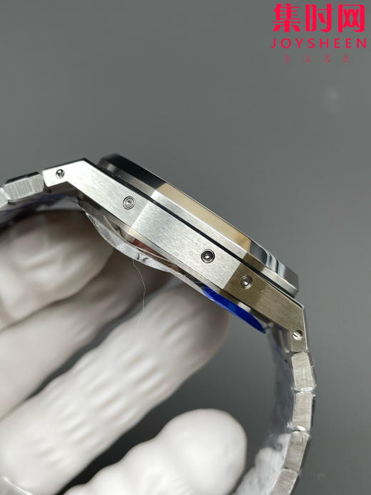 爱彼APS皇家橡树26574系列 APS26574 v2版 多功能男士腕表 在“Grande Tapisserie”大格纹装饰表盘上，日期、星期、月份、月相 商品图5