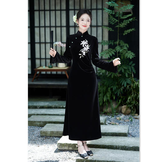 GX现代时尚改良新中式丝绒长款旗袍大摆裙2025秋冬新款日常长袖旗袍 商品图2