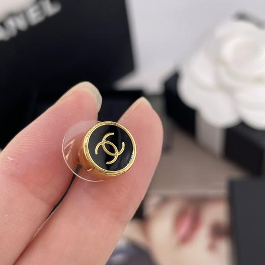 香奈儿 金边小圆黑耳钉（XJ） 商品图5
