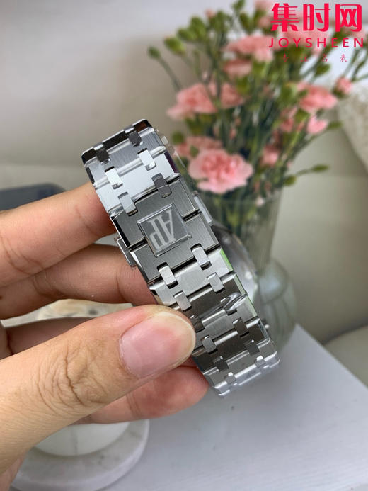 APS新品爱彼皇家橡树系列26331 熊猫盘 男士腕表 自动上链计时码表，以标志性八角形表圈与“Tapisserie”格纹表盘诠释经典设计，搭载丹东一体定制机芯 商品图6