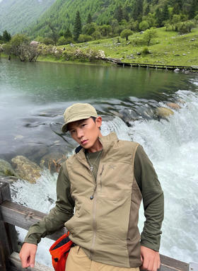 始祖鸟 ATOM LT Vest Gen 2.1 军鸟马甲 （SS）