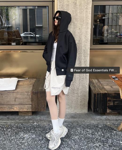 Fear of God Essentials ALWAYS ON系列 SS25 ALWAYS ON系列 Classic Short Sleeve Tee 圆领套头舒适宽松拉链外套帽衫卫衣（BG） 商品图1