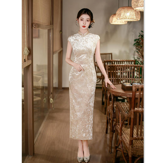 GX时尚优雅新中式改良丝绒压花旗袍2025秋新款收腰显瘦减龄修身旗袍 商品图3