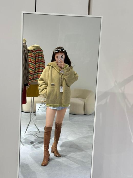 缪缪 25Fw早秋新款 软乎乎廓形羊羔毛外套（DQJ*MM） 商品图3