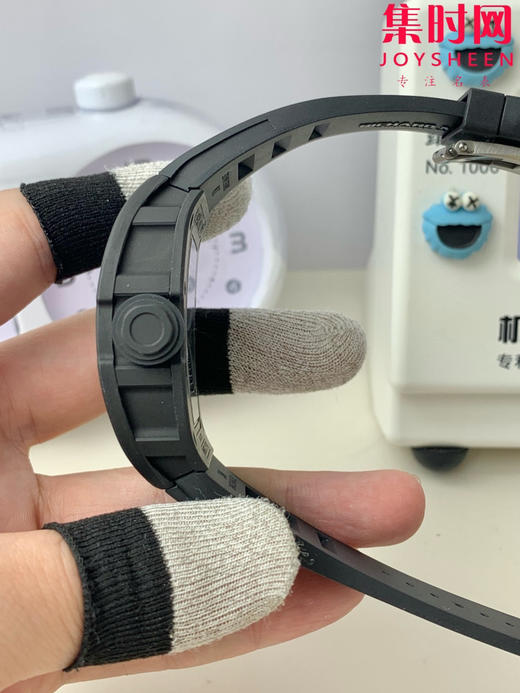 理查德米勒 APS新款RM055 RM55 黑金碳 碳纤维壳 男士腕表 丹东RMUL2一体机 里查德以其轻便时尚为主题，我们所有的金属件都采用钛金属制作同步原版 商品图2