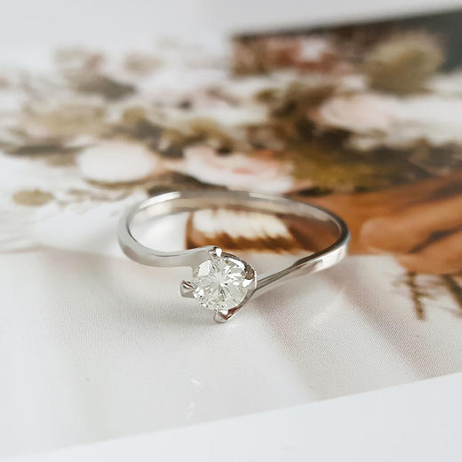 【天然正品】中国黄金PT950铂金时尚经典款0.229克拉钻石戒指220925NJS02 现售价：1880特价！ 商品图5