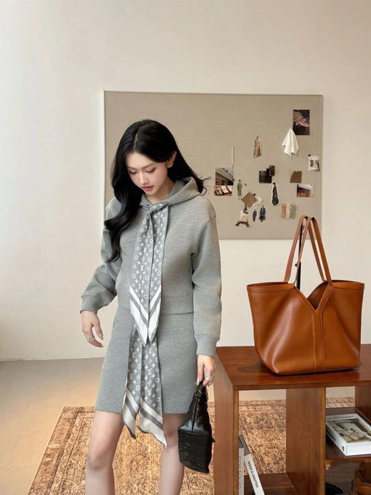 驴家 新款老花丝巾连帽卫衣（TM） 商品图3