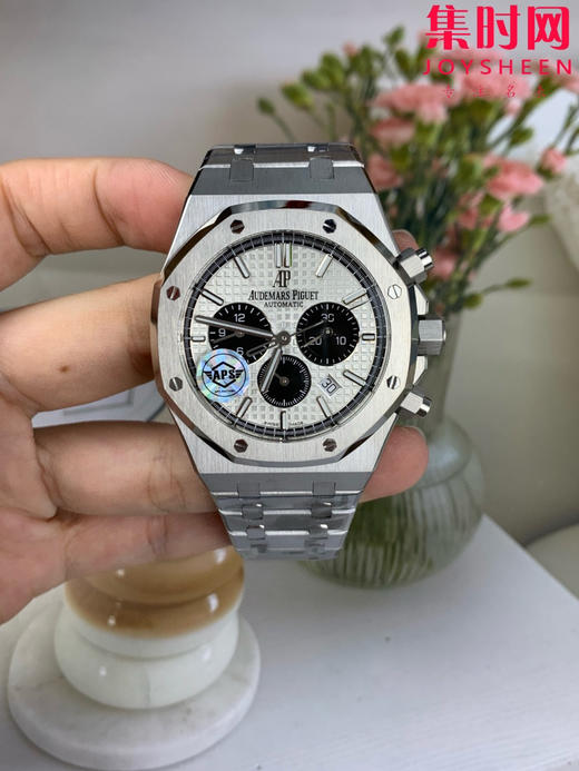 APS新品爱彼皇家橡树系列26331 熊猫盘 男士腕表 自动上链计时码表，以标志性八角形表圈与“Tapisserie”格纹表盘诠释经典设计，搭载丹东一体定制机芯 商品图0