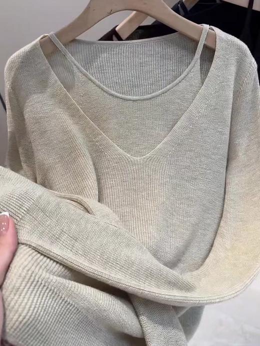 老米优品🎈自带叠搭层次感《设计款假两件V领针织衫》不费力的时髦感~~ 商品图5