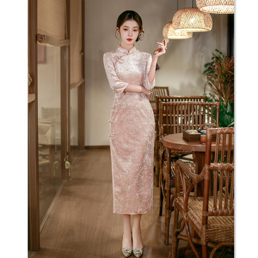 GX钻石绒长款七分袖压花旗袍2025秋新款复古国风素雅中式感旗袍 商品图2