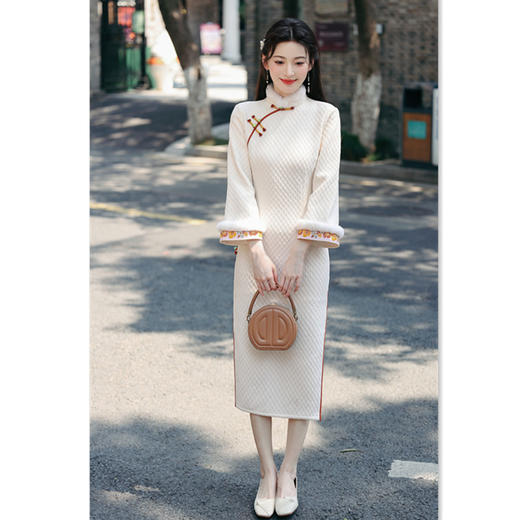 GX超柔米白倒大袖长款少女款旗袍2025秋冬新款时尚改良日常可穿旗袍 商品图3