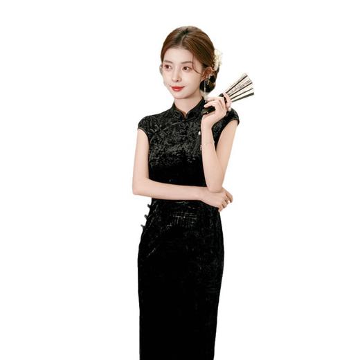 GX黑色丝绒压花长款坎肩袖旗袍2025初秋新款时尚改良修身年轻款旗袍 商品图4