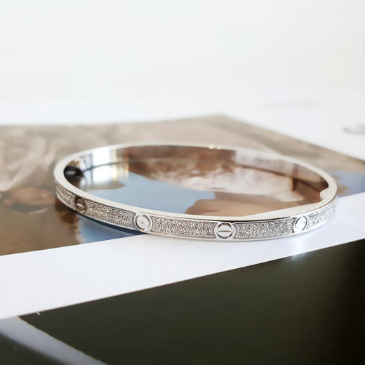 【天然正品】AU750白金时尚经典定制款窄版满天星LOVE钻石手镯300925NJS18 现售价：14800！ 商品图4
