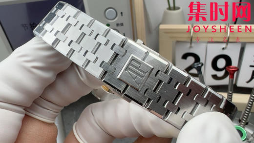 APS新款爱彼皇家橡树15450ST系列 表径37mm 中性款 男女都可佩戴 相对于15400的41mm尺寸 15450更是小手腕男生的福音，也可以作为女表跟15400搭配情侣款式 商品图6