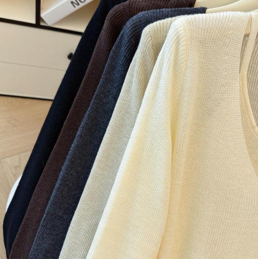 老米优品🎈自带叠搭层次感《设计款假两件V领针织衫》不费力的时髦感~~ 商品图2