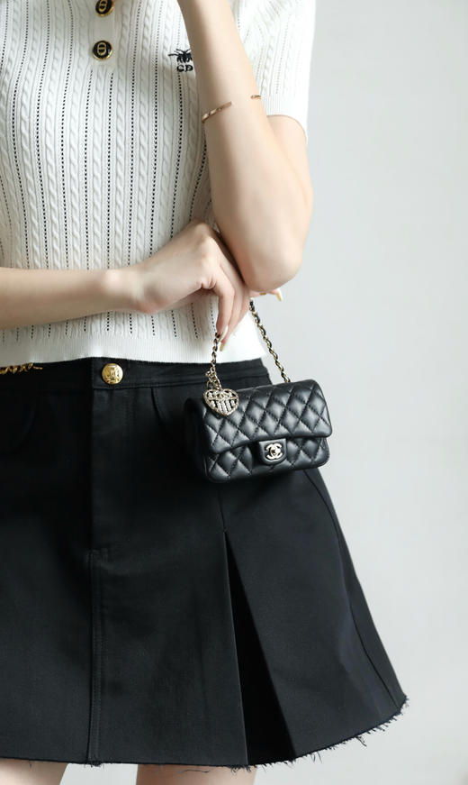 香奈儿 25A高级手工坊 经典𝖬𝗂𝗇𝗂挂饰𝖢𝖥小包（LZ*MM） 商品图4