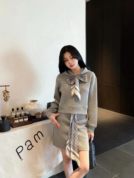 驴家 新款老花丝巾连帽卫衣（TM） 商品图5