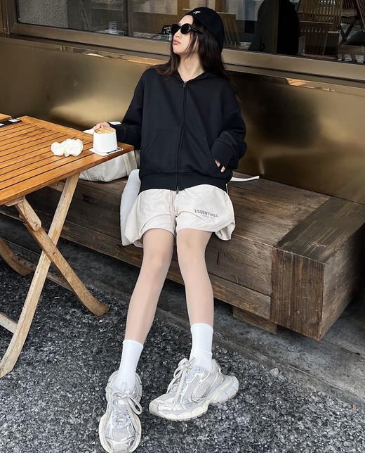 Fear of God Essentials ALWAYS ON系列 SS25 ALWAYS ON系列 Classic Short Sleeve Tee 圆领套头舒适宽松拉链外套帽衫卫衣（BG） 商品图2