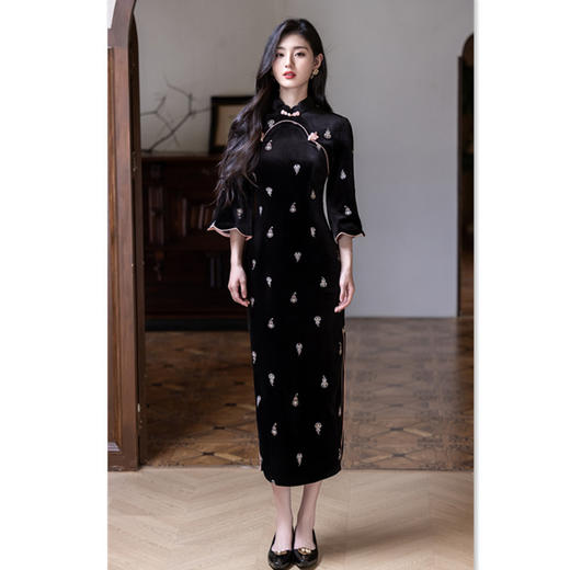 GX丝绒绣花长款中袖改良新中式旗袍2025秋冬新款日常可穿国风旗袍裙 商品图3
