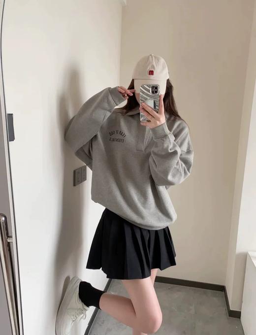 Fear of God Essentials Fall24 BACK TO SCHOOL系列 Fleece Polo 徽标印花套头长袖Polo衫 （BG） 商品图9