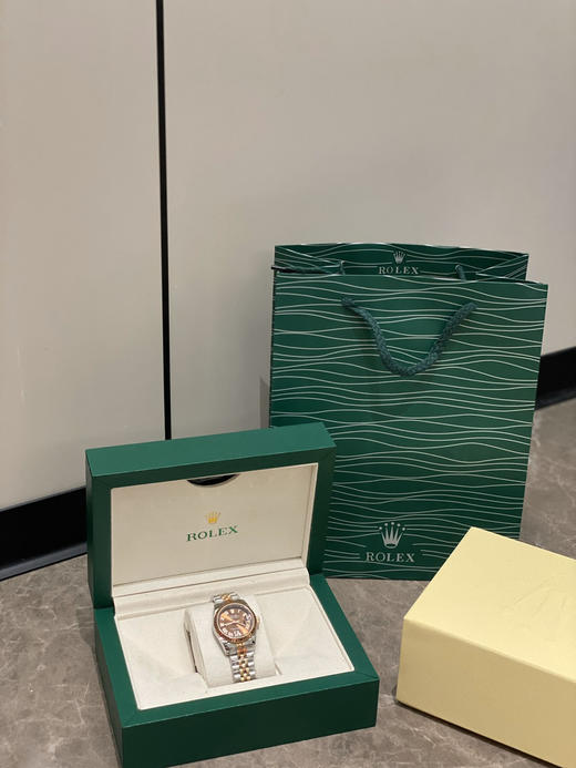 新品罗马女款日志手表 商品图1