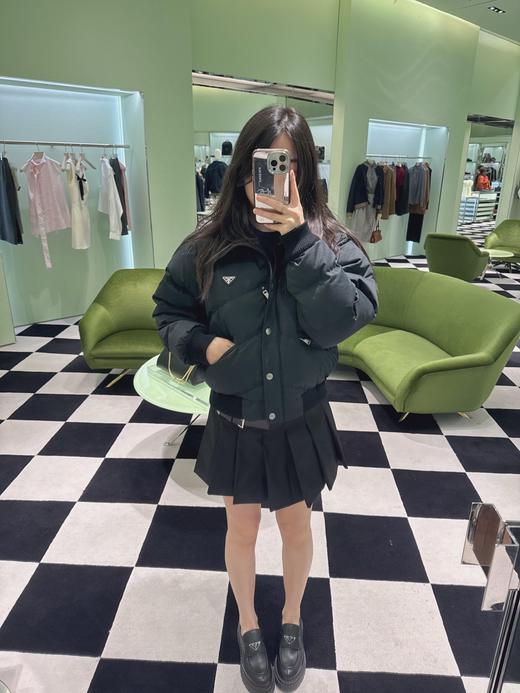 普拉达25Fw秋冬新款 三角徽标立领府绸质感羽绒服夹克外套(DQJ*MM) 商品图5