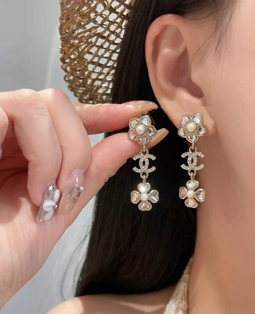 小香 25秋冬新品 花c草耳钉（XK） 商品图9