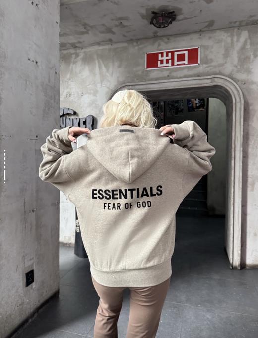 Fear of God Essentials ALWAYS ON系列 SS25 ALWAYS ON系列 Classic Short Sleeve Tee 圆领套头舒适宽松拉链外套帽衫卫衣（BG） 商品图8