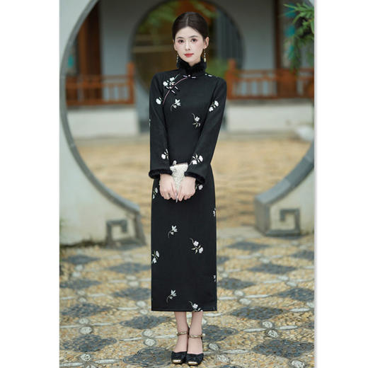 GX年轻款绝美加绒长袖旗袍2025秋冬新款时尚改良麂皮绒加绒绣花旗袍 商品图3