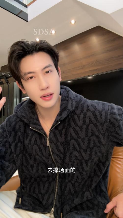 WT247SDSA男士秋冬新款痞帅男装时尚撞色满印字母绒毛拉链连帽卫衣百搭 商品图0