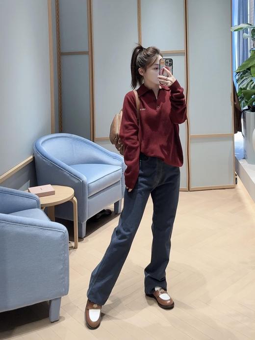 缪缪 25FW秋冬新款 酒红色长袖羊绒Polo针织毛衣（DQJ*MM） 商品图3