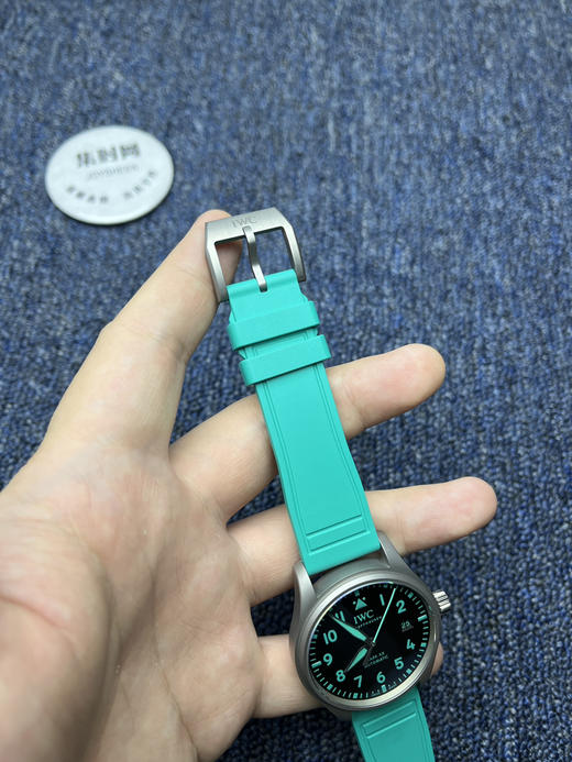 IWC万国 M+飞行员系列IW328210 马克20 马克二十钛壳 IWC-梅赛德斯- AMG马石油F1车队特别款 F1赛车 男士腕表 商品图7