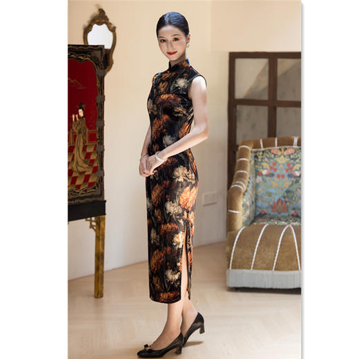 GX新中式国风无袖旗袍秋季2025新款女复古修身收腰日常可穿丝绒旗袍 商品图2