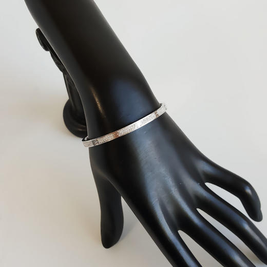 【天然正品】AU750白金时尚经典定制款窄版满天星LOVE钻石手镯300925NJS18 现售价：14800！ 商品图7