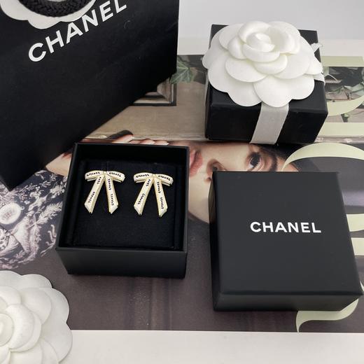 小香 黑字母白丝带蝴蝶结耳钉(XJ） 商品图10