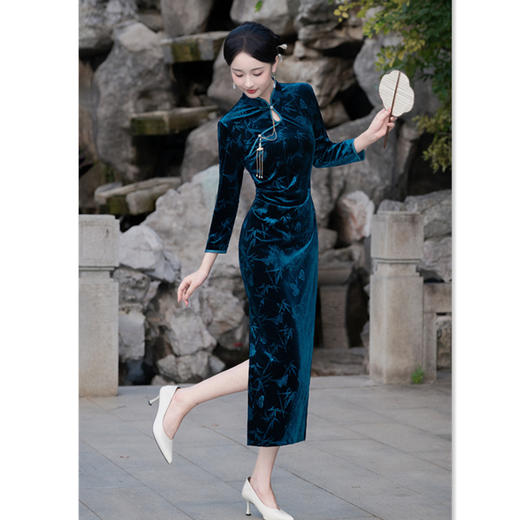 GX丝绒压花蓝旗袍2025秋季新款时尚改良新中式年轻女士日常可穿旗袍 商品图0