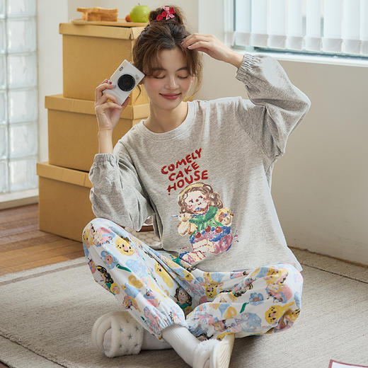 秋冬小暖炉~【秋冬火山绒家居服套装】软糯双面保暖暖绒 秋冬抗静电纤维 不掉色不起皱 上身轻盈自在 色系潮流时尚 柔弹舒适的面料 商品图2