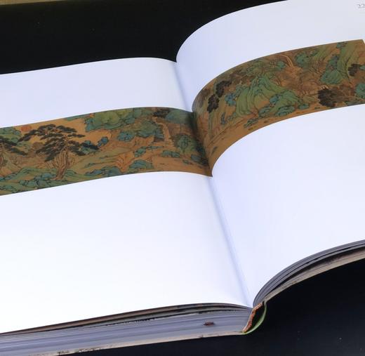 《明四大家特展：文徵明》，吴诵芬、童文娥等编着，16开软精装380页，全彩精印，2014年10月初版，2024年4月校订重印。早鸟价398。
  商品图5