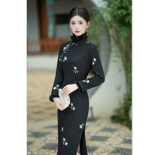 GX年轻款绝美加绒长袖旗袍2025秋冬新款时尚改良麂皮绒加绒绣花旗袍 商品图2
