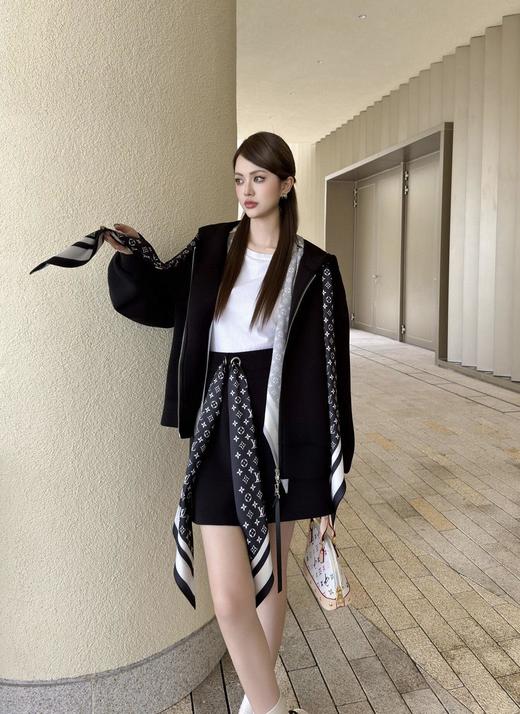 驴家 25Fw早秋新款 MONOGRAM丝巾拉链款连帽外套（DQJ*MM） 商品图2