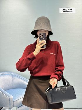 缪缪 25FW秋冬新款 酒红色长袖羊绒Polo针织毛衣（DQJ*MM）