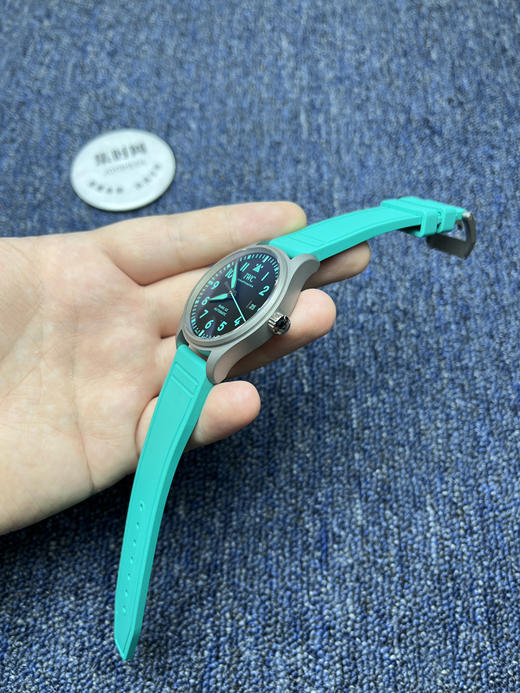 IWC万国 M+飞行员系列IW328210 马克20 马克二十钛壳 IWC-梅赛德斯- AMG马石油F1车队特别款 F1赛车 男士腕表 商品图4