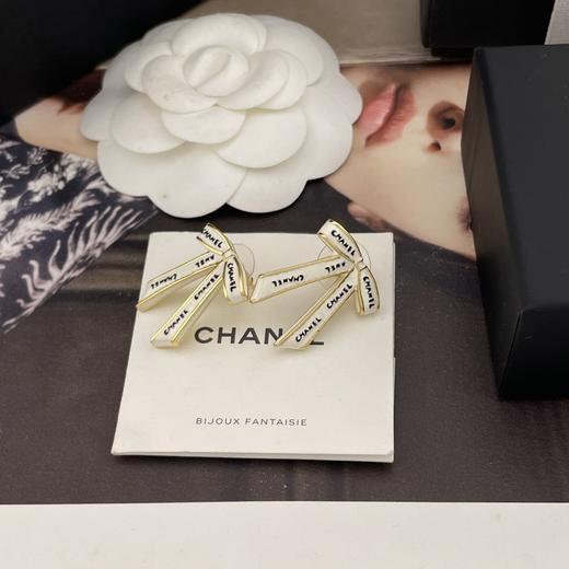 小香 黑字母白丝带蝴蝶结耳钉(XJ） 商品图12