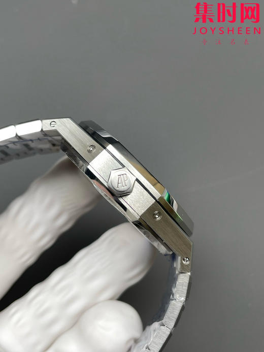 爱彼APS皇家橡树26574系列 APS26574 v2版 多功能男士腕表 在“Grande Tapisserie”大格纹装饰表盘上，日期、星期、月份、月相 商品图5