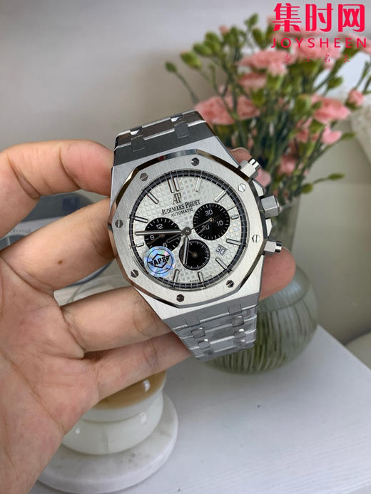 APS新品爱彼皇家橡树系列26331 熊猫盘 男士腕表 自动上链计时码表，以标志性八角形表圈与“Tapisserie”格纹表盘诠释经典设计，搭载丹东一体定制机芯 商品图1
