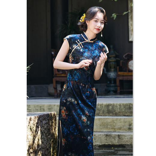GX改良坎肩袖长款丝绒旗袍2025秋季新款复古国风感中式大码旗袍 商品图3