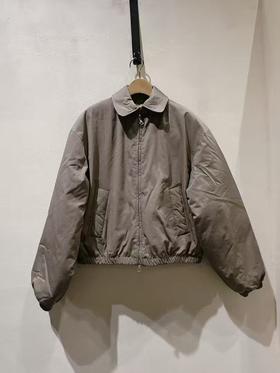 中性款拉链翻领外套